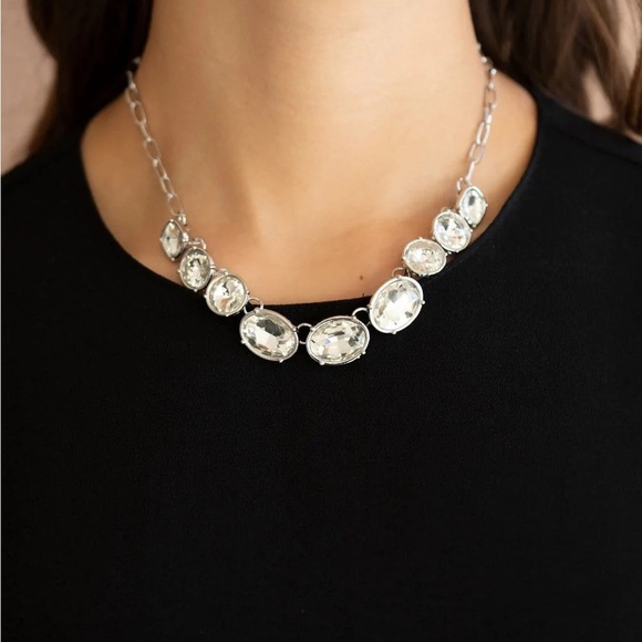 Jewelry - Elegant Silver Necklace with Clear Stones